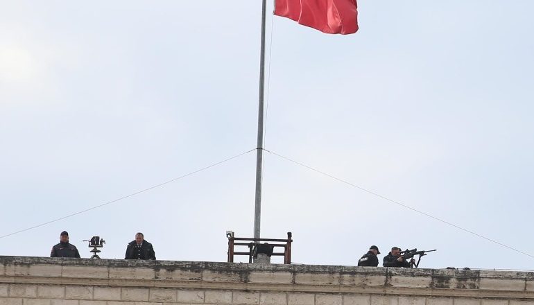 ZELENSKY NË TIRANË/ Mbrohet nga RENEA e forcat e sigurisë ukrainase, snajperistë në tarraca