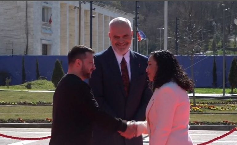 SAMITI NË TIRANË/ Vjosa Osmani: Do të kërkojmë njohjen e Kosovës, përballje me Vuçiç për…