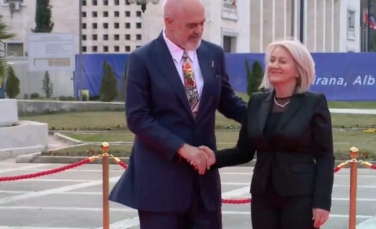 SAMITI BE-BALLKANI PERËNDIMOR/ Rama pret liderët e Ballkanit tek Pallati i Koncerteve