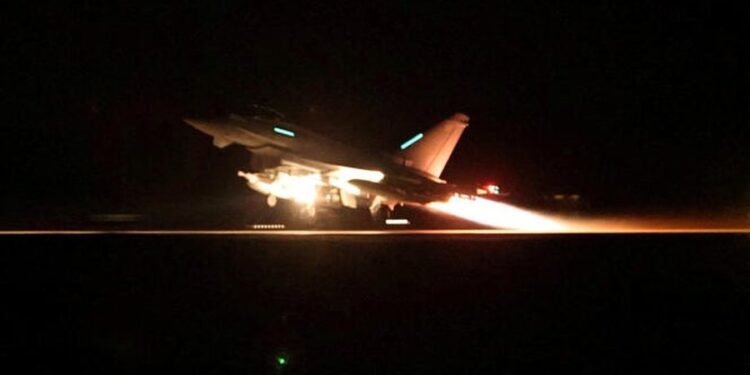 LUFTA NË SHUMË FRONTE NË LINDJEN E MESME/ Sulmohet anija amerikane, SHBA rrëzon 10 dronë të Jemenit