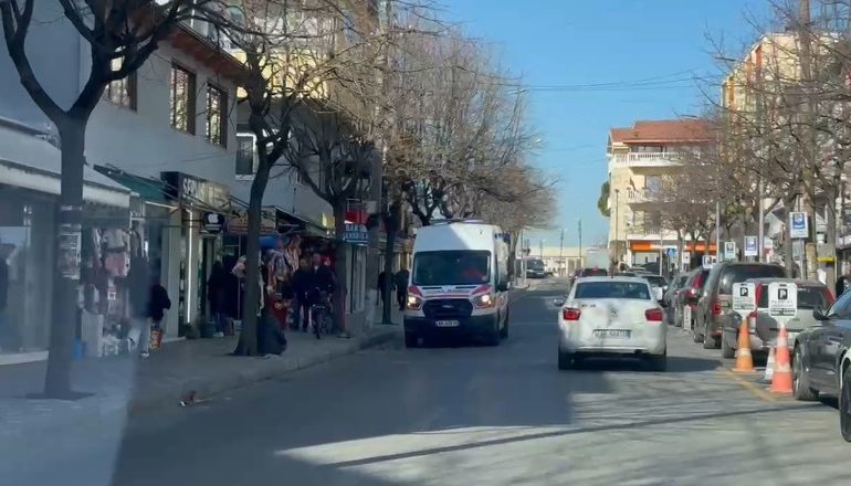 PLAS SHERRI PËR PRONËN/ Plagoset 1 person! Policia shoqëron autorin