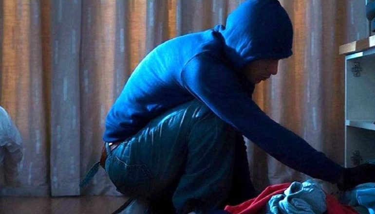 NDODH NË TIRANË/ Grabitet pika e këmbimit valutor, hajdutët e maskuar thyejnë murin e marrin rreth 300 mijë lekë