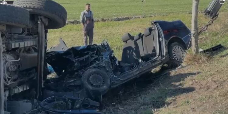 AKSIDENT I FRIKSHËM NË AKSIN ELBASAN-CËRRIK/ Dy makina bëhen copash, 4 të plagosur