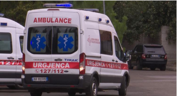 AKSIDENT NË BERAT/ “Benz”-i i pret rrugën fugonit, një i lënduar