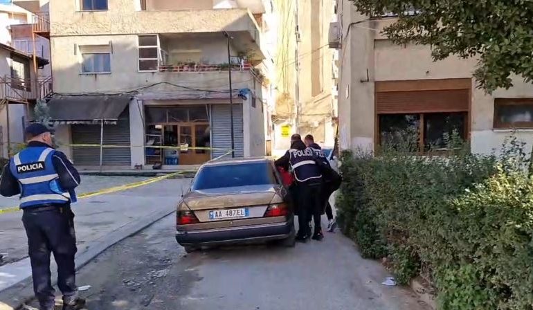 SHERR ME THIKA MES TË RINJVE NË VLORË/ Tre të plagosur. Policia arreston një nga autorët