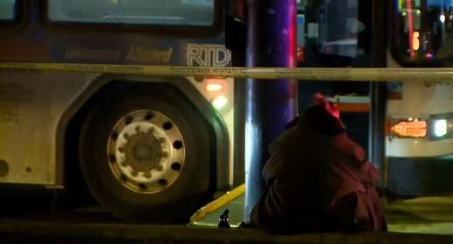 TRAGJIKE/ 13-vjeçari vret gjyshin pas sherrit se këmba e të moshuarit i bllokoi korridorin në autobus