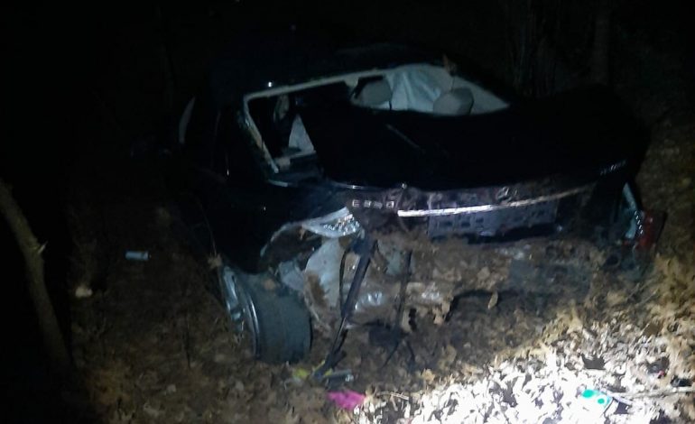 EMRAT/ Makina humbi kontrollin në kthesat e Dragostunjës e u rrokullis disa metra, ndërron jetë 18-vjeçari dhe plagosen 3 të rinj