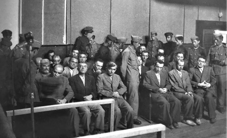 DOSSIER/ Dokumenti i rrallë për ekzekutimet e të dënuarve me vdekje: Krimineli Enver Agolli, derisa dha shpirt, bërtiste…