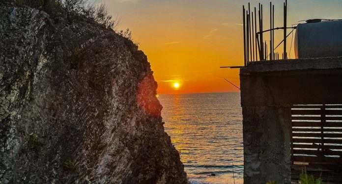 “XHEVAHIRI I BALLKANIT”/ Media franceze: Zbuloni Shqipërinë, një udhëtim unik…