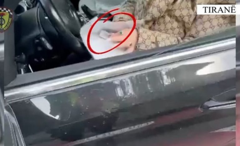 RYSHFET PËR T’I SHPËTUAR POLICËVE/ Pranga 5 shoferëve në Tiranë, mes tyre një grua