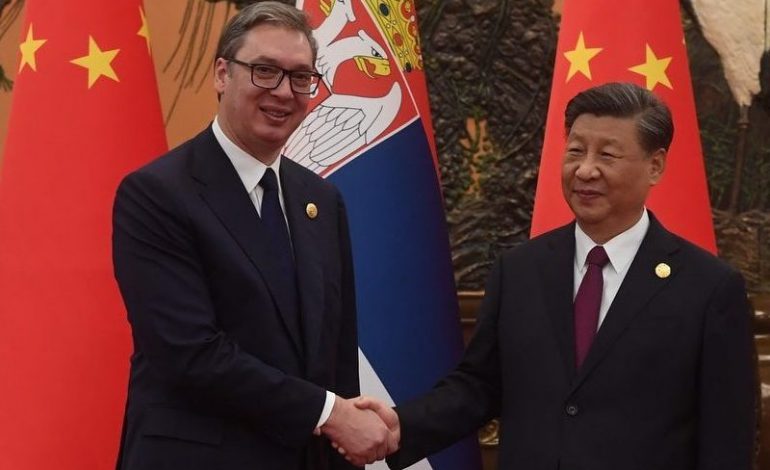 VUÇIÇ TAKIM NË AMBASADËN KINEZE NË BEOGRAD/ Informon Xi Jinping për situatën në Kosovë