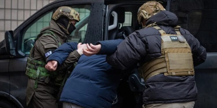 UNRAINË/ Shkatërrohet rrjeti i spiunazhit rus: Arrestohen 5 persona, mes tyre punonjës të shërbimeve të inteligjencës së Kievit