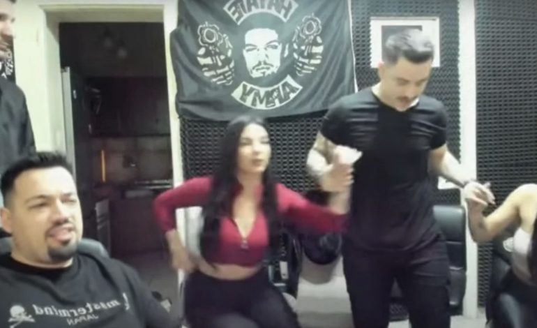 POLICIA GREKE ARRESTON TIK-TOKERIN SHQIPTAR/ Abuzonte, shante dhe ofendonte personat me aftësi të kufizuara