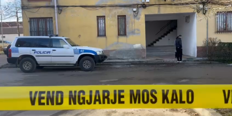 SHERR ME THIKA NË DURRËS/ Vritet 40-vjeçari, në kërkim autori