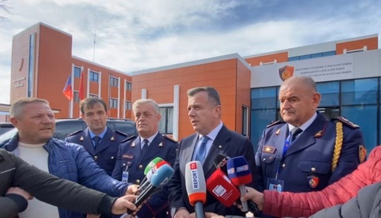 RENEA ARRESTOI KRAHUN E DJATHTË TË MIKUT TË ERVIS MARTINAJ/ Balla: Koha e dekonspirimit të operacioneve, ka përfunduar