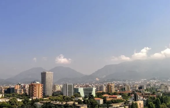 LISTA/ Blogerët spanjollë promovojnë 10 atraksionet turistike në Tiranë