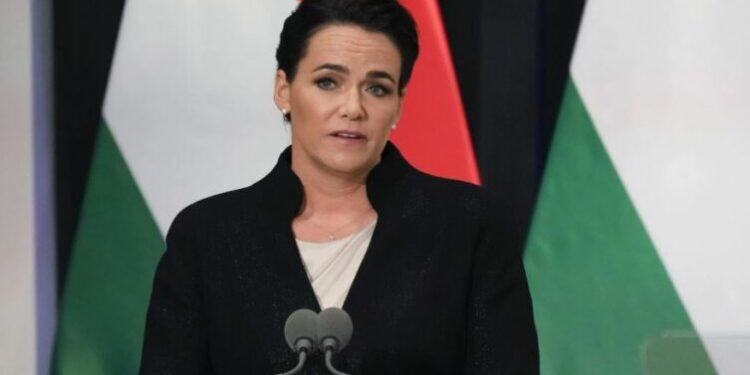 PROTESTAT/ Presidentja e Hungarisë jep dorëheqjen: Miratoi faljen e të dënuarit për abuzim me fëmijët