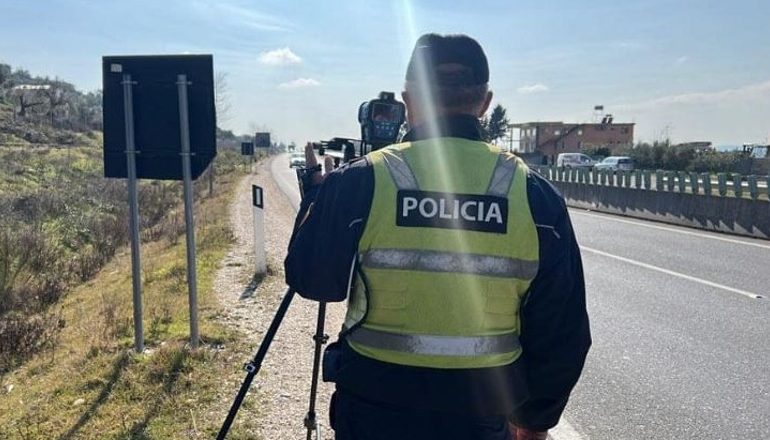E PËSON KEQ/ Merrte ryshfet për mos të gjobitur shoferët, pezullohet nga detyra polici i Fierit