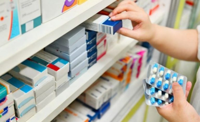 SHPALLET NË KËRKIM FARMACISTJA/ I dha gabimisht medikamente, pacientja shfaq probleme shëndetësore