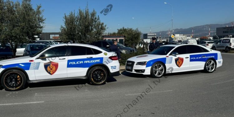FOTOLAJM/ Antony Blinken pritet me makinat e Kejvina Kthjellës dhe Trjesi Sejdinit