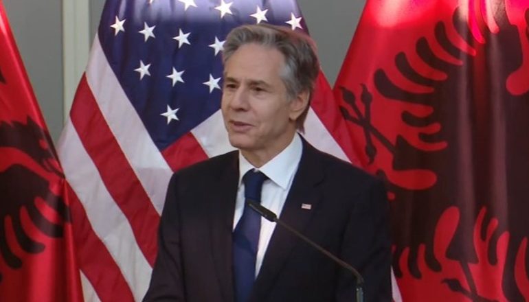 “JAM I LUMTUR QË NDODHEM NË VENDIN E SHQIPONJAVE”/ Blinken i drejtohet Ramës: I keni dhënë drita të bukura këtij qyteti
