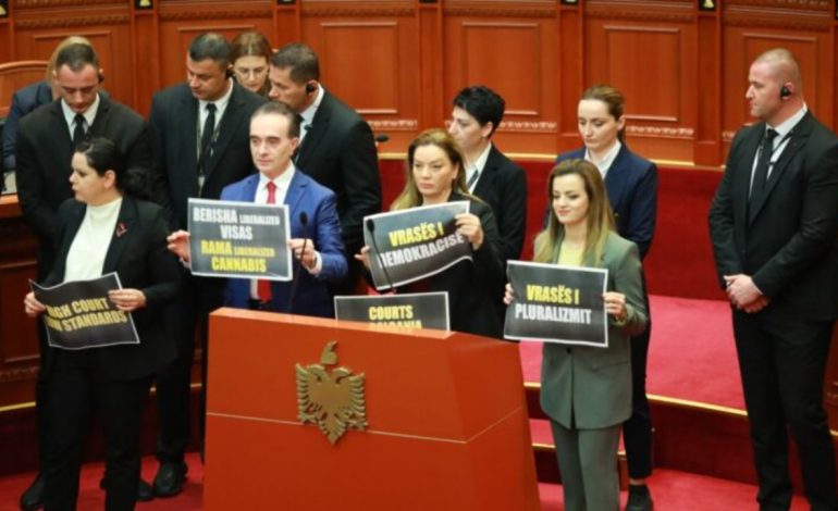 TRAZIRAT NË SEANCËN E FUNDIT NË KUVEND/ Përjashtohen dy deputetet e opozitës (EMRAT)