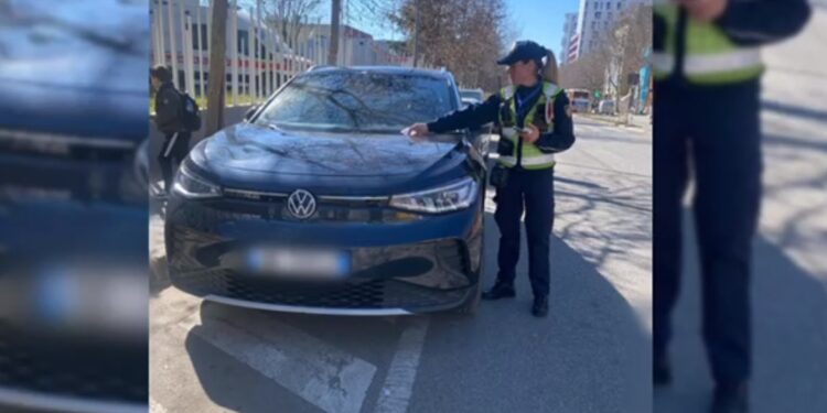 MOSRESPEKTIMI I RREGULLAVE TË QARKULLIMIT/ “8720 masa administrative”, Policia Rrugore e Tiranës bën bilancin e javës
