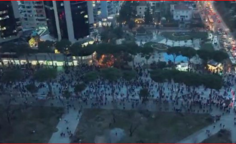 PAMJET ME DRON/ Shikoni pjesmarrjen në protestën e thirrur nga Bardhi-Noka