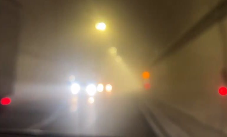 VIDEOLAJM/ Moti i keq në Delvinë, stuhi dhe rënie gurësh në rrugë. Mjegulla pushton tunelin