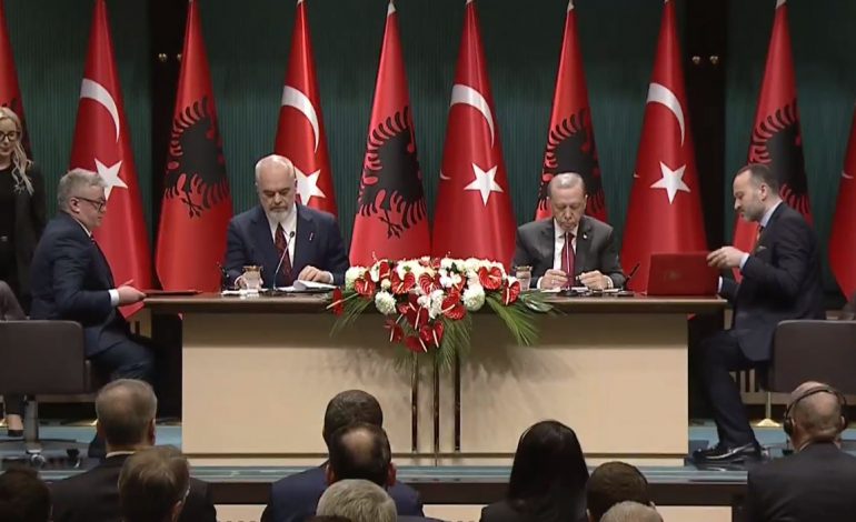 RAMA VIZITË NË TURQI/ Nënshkruan marrëveshjet me presidentin turk