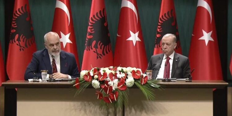 KONFERENCA ME RAMËN/ Erdogan: Vendosëm bast dhe unë e mbajta fjalën për ndërtimin e spitalit të Fierit…