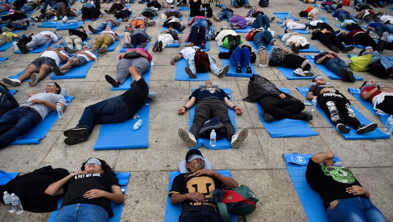 “ËNDRRA TË BUKURA”/ Meksikanët shënojnë Ditën Botërore të Gjumit duke dremitur