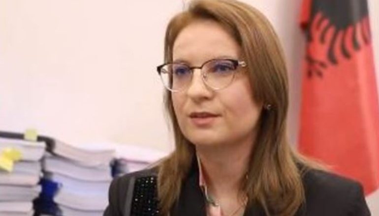 “KAM PASUR TË PANDEHUR EDHE TË AFËRM TË FAMILJARËVE TË MI”/ Ambasada Amerikane publikon historinë e prokurores së SPAK, Dorina Bejko