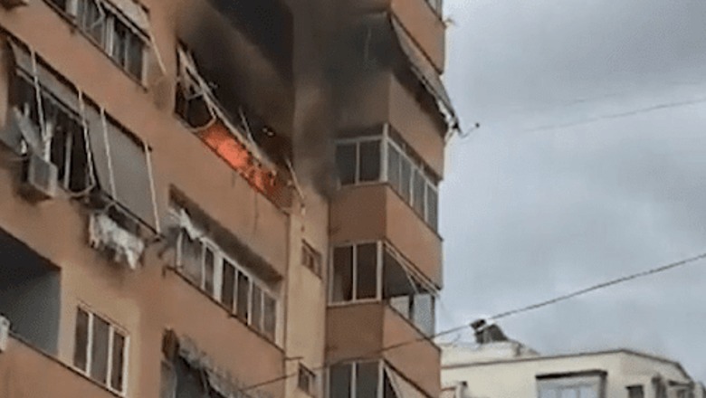 E RËNDË/ Shpërthen bombola e gazit, merr flakë apartamenti në Patos