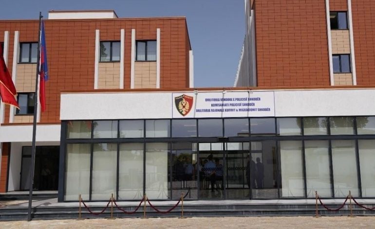 TENTOI TË VRISTE NËNË E BIR DUKE I PËRPLASUR ME AUTOMJET/ Pranga 38-vjeçarit në Vaun e Dejës