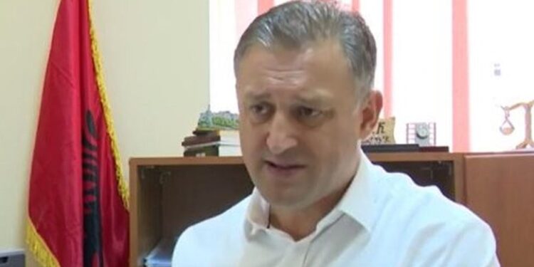 AKUZOHET PËR FALSIGIKIM DOKUMENTASH/ Lihet në burg ish-drejtori i Kadastrës së Gjirokastrës