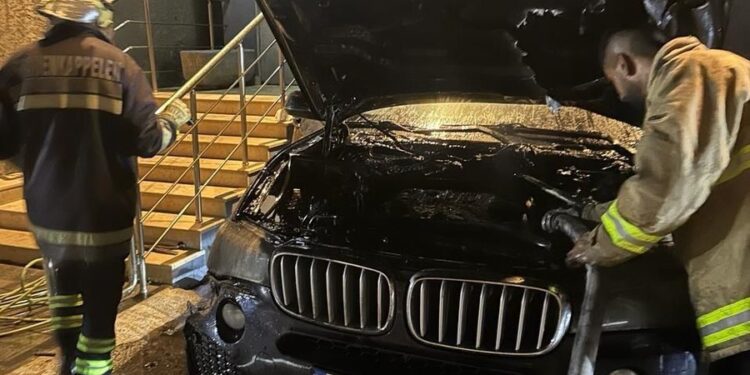 DETAJET E PARA/ Digjet gjatë natës një makinë në Vlorë, dyshohet zjarrvënie e qëllimshme