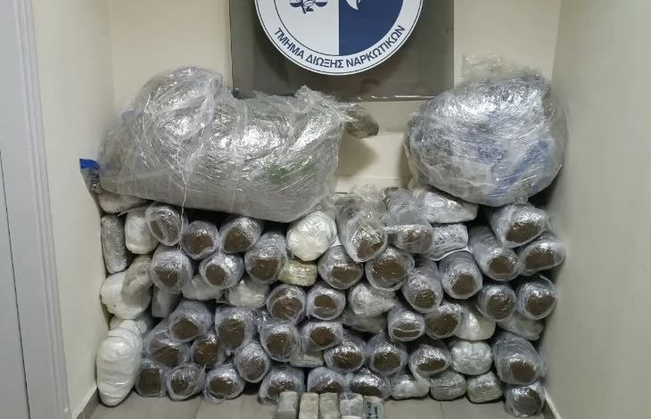 ZBULOHEN EMRAT/ Identifikohen dy shqiptarët e arrestuar me 100 kilogramë drogë në Greqi