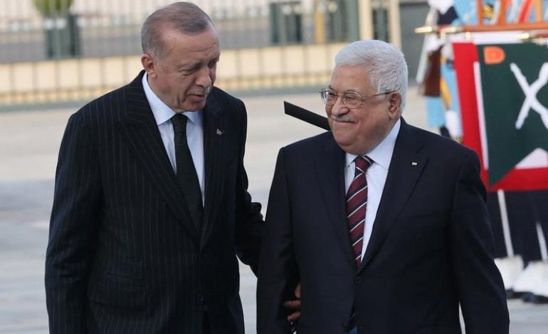 STAMBOLL/ Erdogan dhe Abbas diskutojnë luftën në Rripin e Gazës