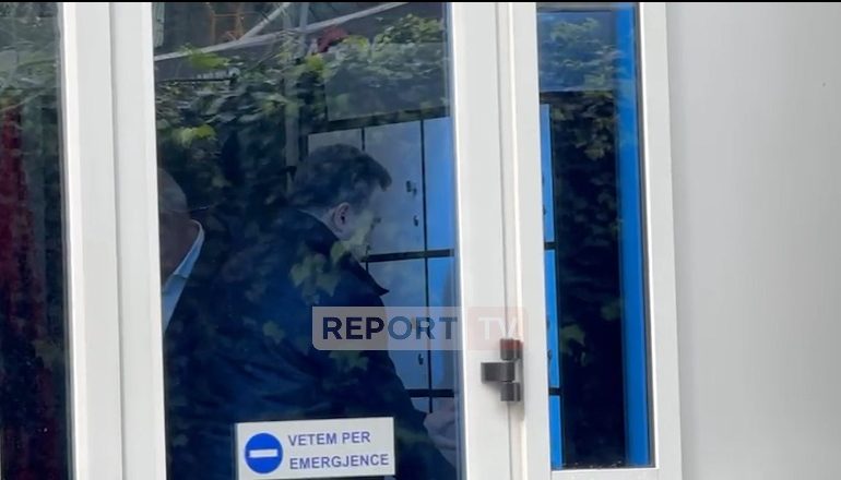 ÇFARË NDODHI? Ministri i Mbrojtjes Niko Peleshi paraqitet në SPAK