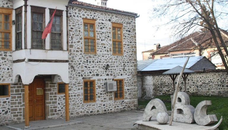 SOT 7-MARSI, DITA E MËSUESIT/ 137 vite më parë u hap Mësonjëtorja e Parë Shqipe