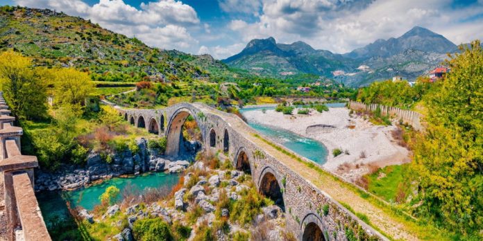 JEHONË TURIZMIT/ Revista zvicerane “Travel News”: Shqipëria, destinacioni turistik evropian