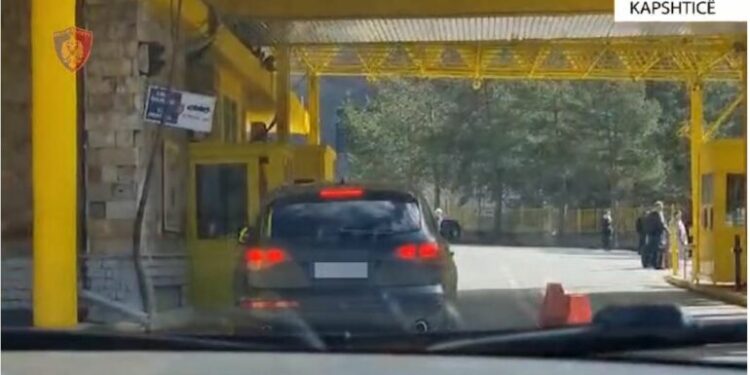 DO TRANSPORTONIN DROGË DREJT GREQISË/ Policia operacion në Kapshticë: Sekuestrohen 51 kg kanabis, 3 në pranga