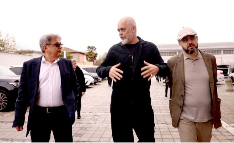 ZBARDHEN DETAJE NGA MBLEDHJA NË SHKODËR/ Diskutohet situata në pushtetin vendor në gjithë vendin