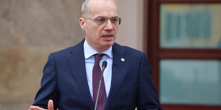 HUNGARIA MERR PRESIDENCËN E BE NË QERSHOR/ Hasani viziton nesër Budapestin për nënshkrimin e 2 marrëveshje në arsim dhe diplomaci