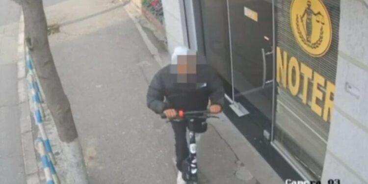 E PËSON KEQ/ I riu vidhte monopatina dhe motorë në Tiranë, policia publikon pamjet