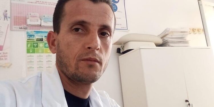“MË BULLIZUAN”/ Tentoi të vriste me makinë nënë e bir, çfarë deklaroi në polici infermieri