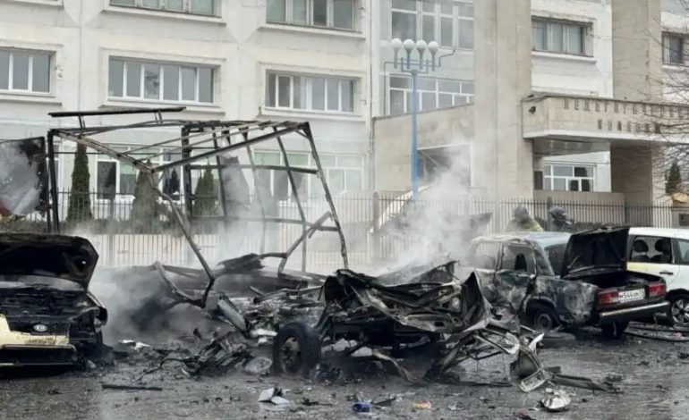 TENSIONE USHTARAKE NË QYTETIN PRANË KUFIRIT RUS/ Tre të vrarë nga sulmet ukrainase në Belgorod