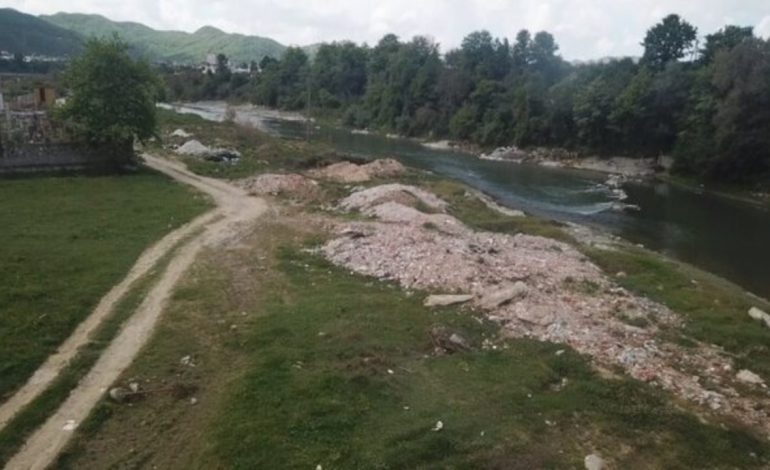 NGJARJA HORROR NË TAPIZË/ Detajet e reja: Gruaja lindi në banesë, vajza e madhe dyshohet se hodhi foshnjën në lumë