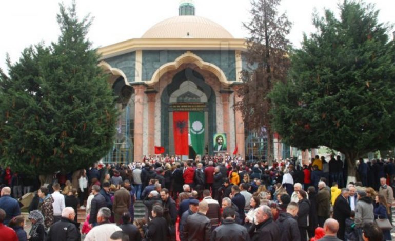 DITA E SULLTAN NEVRUZIT/ Presidenti Begaj dhe kryeministri Rama urojnë besimtarët